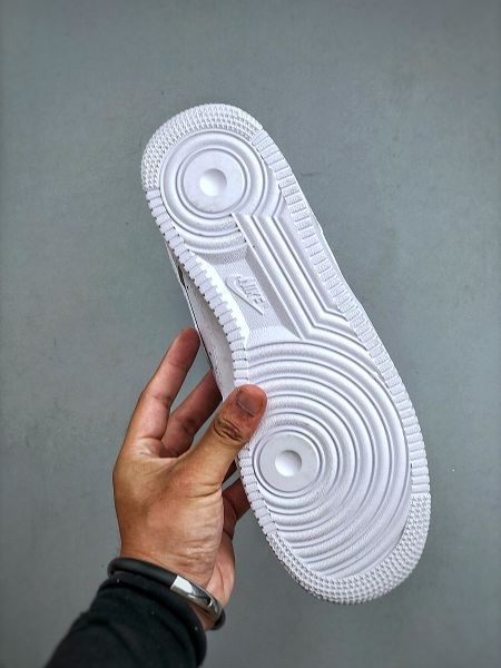Nike AIR FORCE 1'07 空軍一號 2025新款男女生白色低幫休閒板鞋