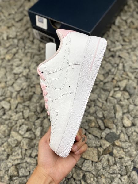Nike Air Force 1 Mid 07 2025新款女生白粉色休閒鞋