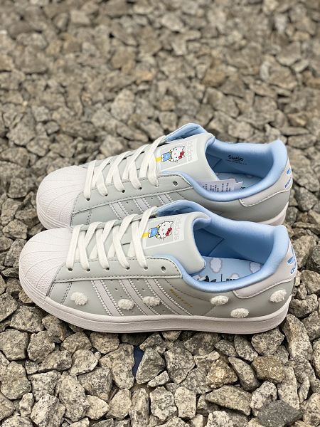 Hollo Kitty x AD Originals Superstar 2025新款女鞋 聯名淺灰藍貝殼頭板鞋