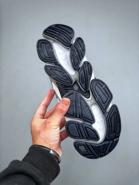 New Balance 2005系列 2025新款男生網面休閒鞋