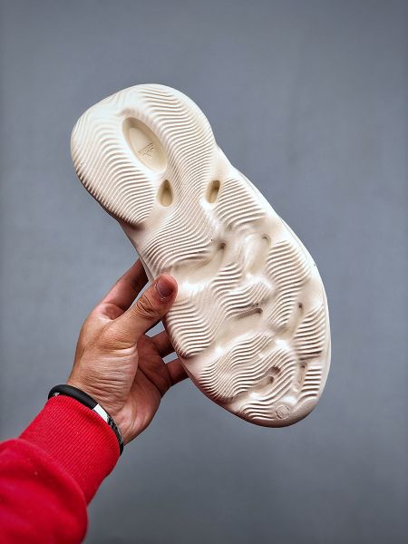 Adidas Yeezy Foam Runner 2022新款 男女款椰子镂空洞洞鞋